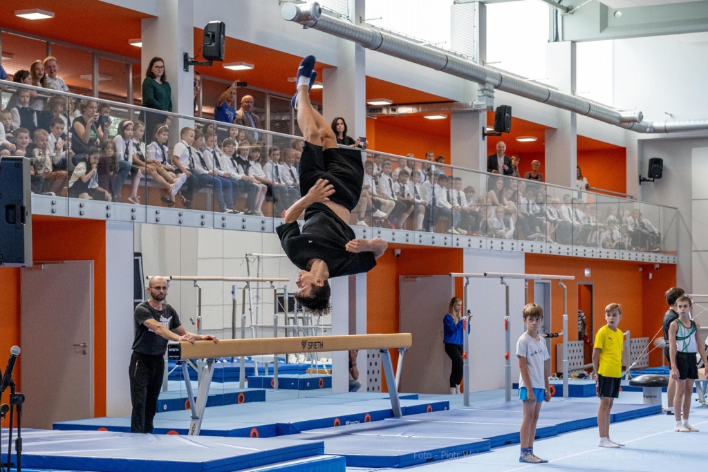 otwarcie, szkoła, hala, sportowa, ZIS, Kowal, Korfel-Jasińska, dzieci, gimnastycy  Autor: P. Wojnarowski