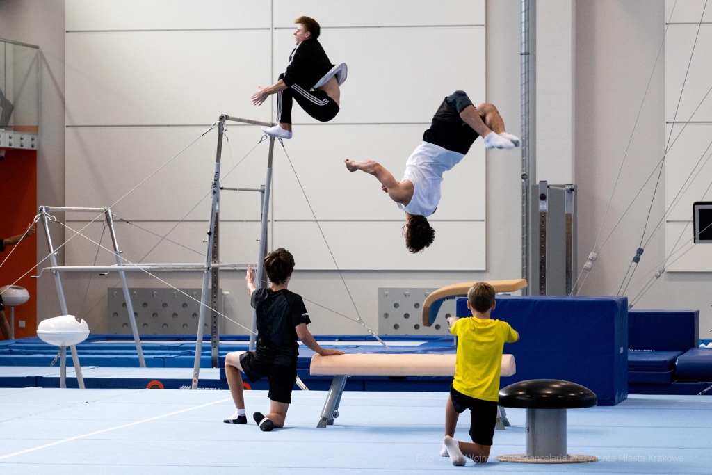 otwarcie, szkoła, hala, sportowa, ZIS, Kowal, Korfel-Jasińska, dzieci, gimnastycy  Autor: P. Wojnarowski