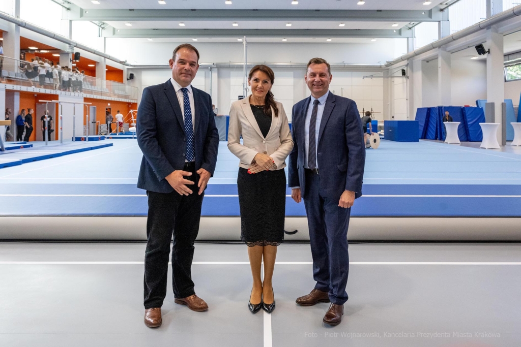 otwarcie, szkoła, hala, sportowa, ZIS, Kowal, Korfel-Jasińska, dzieci, gimnastycy  Autor: P. Wojnarowski