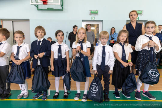 Szkoła Podstawaowa nr 72, Modrzewiowa, ślubowanie, nowe skrzydło, dzień patrona, Korfel-Jasińsk