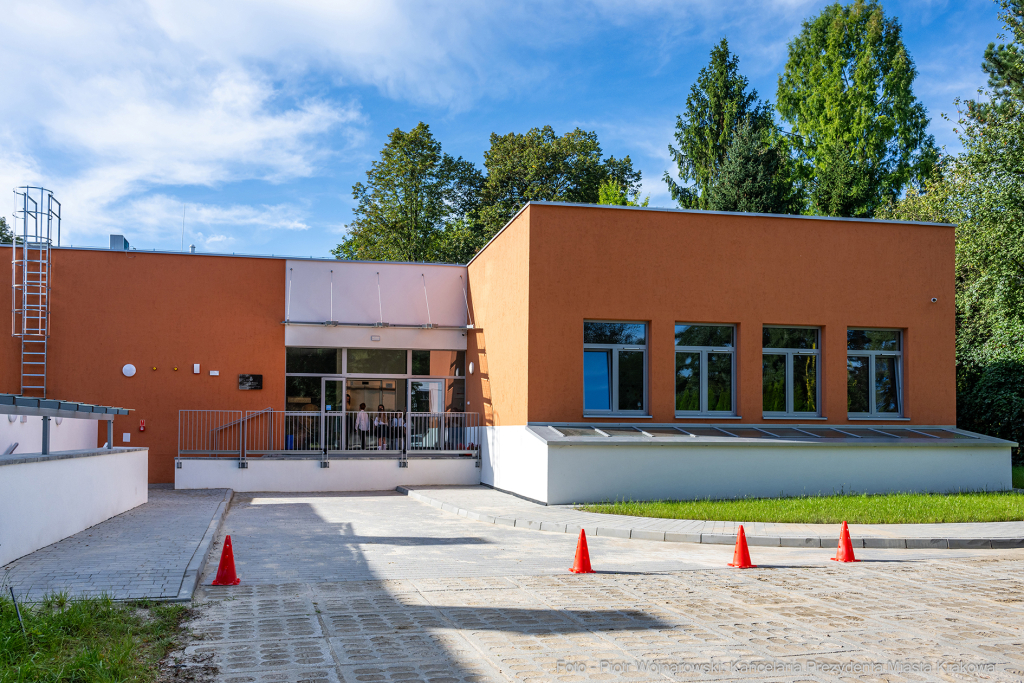 Szkoła Podstawaowa nr 72, Modrzewiowa, ślubowanie, nowe skrzydło, dzień patrona, Korfel-Jasińsk  Autor: P. Wojnarowski, B. Świerzowski