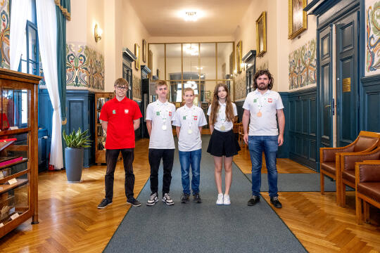 pw_65_022_fot. piotr wojnarowski.jpg-brydż, mistrzostwa świata, juniorzy, medaliści, U 16, U 26