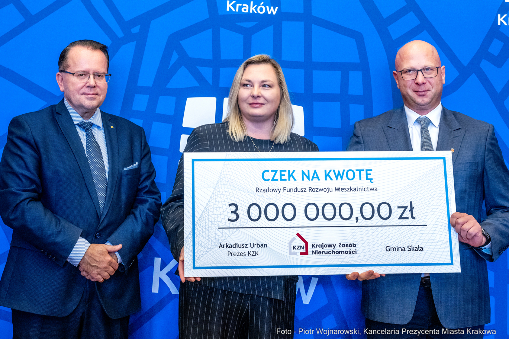 gminy, KZN SIM Ziemia Krakowska, Majchrowski, podpisanie umowy, Rządowy Fundusz Rozwoju Mieszkalnic  Autor: P. Wojnarowski