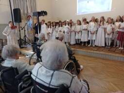 dscf4832 (2).jpg-Kolejna Parada Aniołów na Helclów.