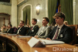 fr_20231018_0449.jpg-Pierwsza sesja XI kadencji Młodzieżowej Rady Krakowa