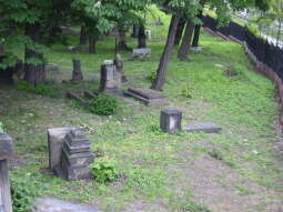 Trwa kompleksowa rewitalizacja Starego Cmentarza Podgórskiego
