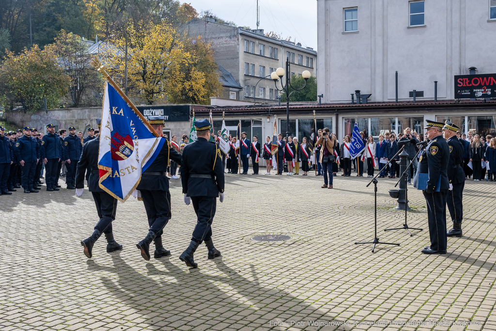 uroczystość, 105. rocznica wyzwolenia Krakowa, Straż Miejska, ślubowanie, Majchrowski, Buszek, m  Autor: P. Wojnarowski