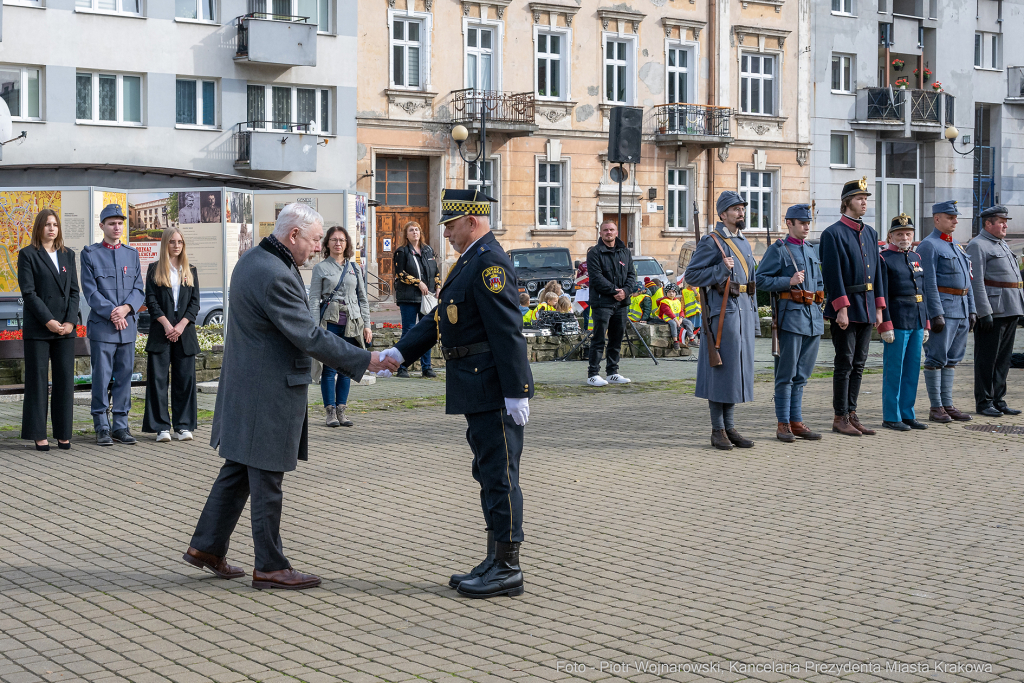 uroczystość, 105. rocznica wyzwolenia Krakowa, Straż Miejska, ślubowanie, Majchrowski, Buszek, m  Autor: P. Wojnarowski