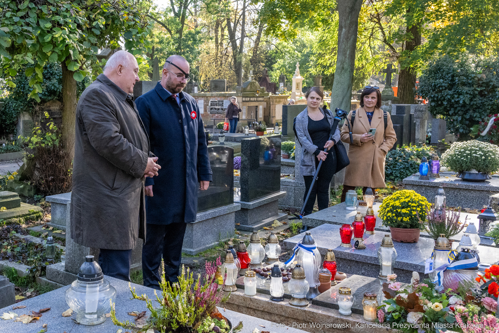 Bogusław Kośmider, Artur Buszek, znicze, Cmentarz Rakowicki, Krakowski Znicz Pamięci  Autor: P. Wojnarowski