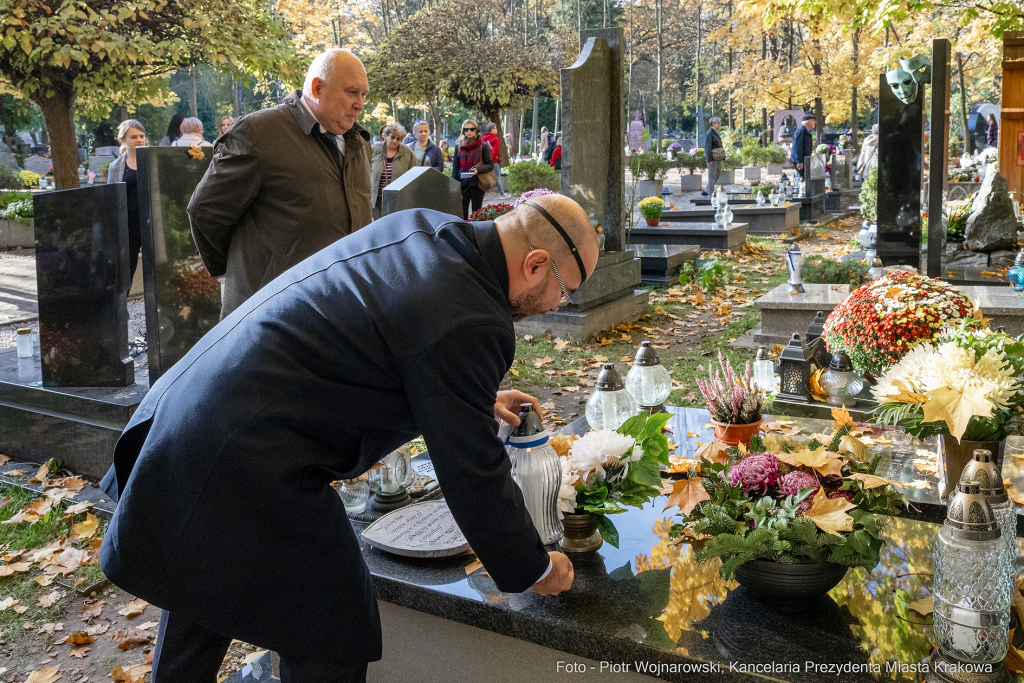 Bogusław Kośmider, Artur Buszek, znicze, Cmentarz Rakowicki, Krakowski Znicz Pamięci  Autor: P. Wojnarowski