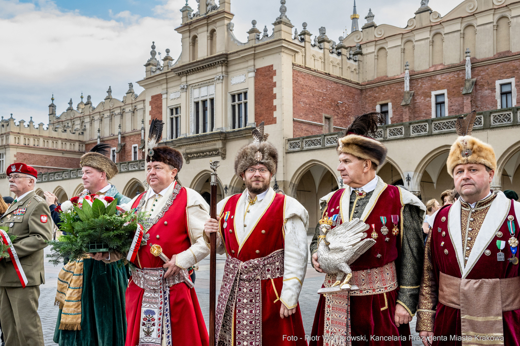 105. rocznica wyzwolenia Krakowa, Kraków, zabory, wyzwolenie, kwiaty, wieńce, złożenie, wieża r  Autor: P. Wojnarowski