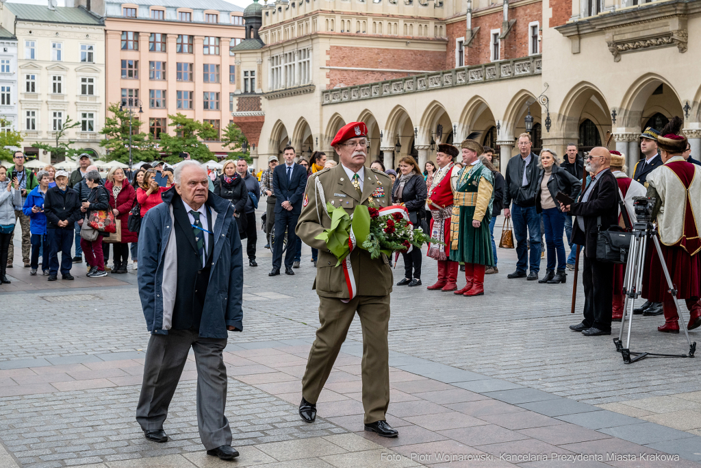 105. rocznica wyzwolenia Krakowa, Kraków, zabory, wyzwolenie, kwiaty, wieńce, złożenie, wieża r  Autor: P. Wojnarowski