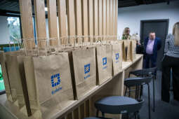 jg1_231104_202a1524.jpg-Spotkanie prezydenta Kuliga z kobietami