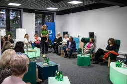 jg1_231104_202a1580.jpg-Spotkanie prezydenta Kuliga z kobietami