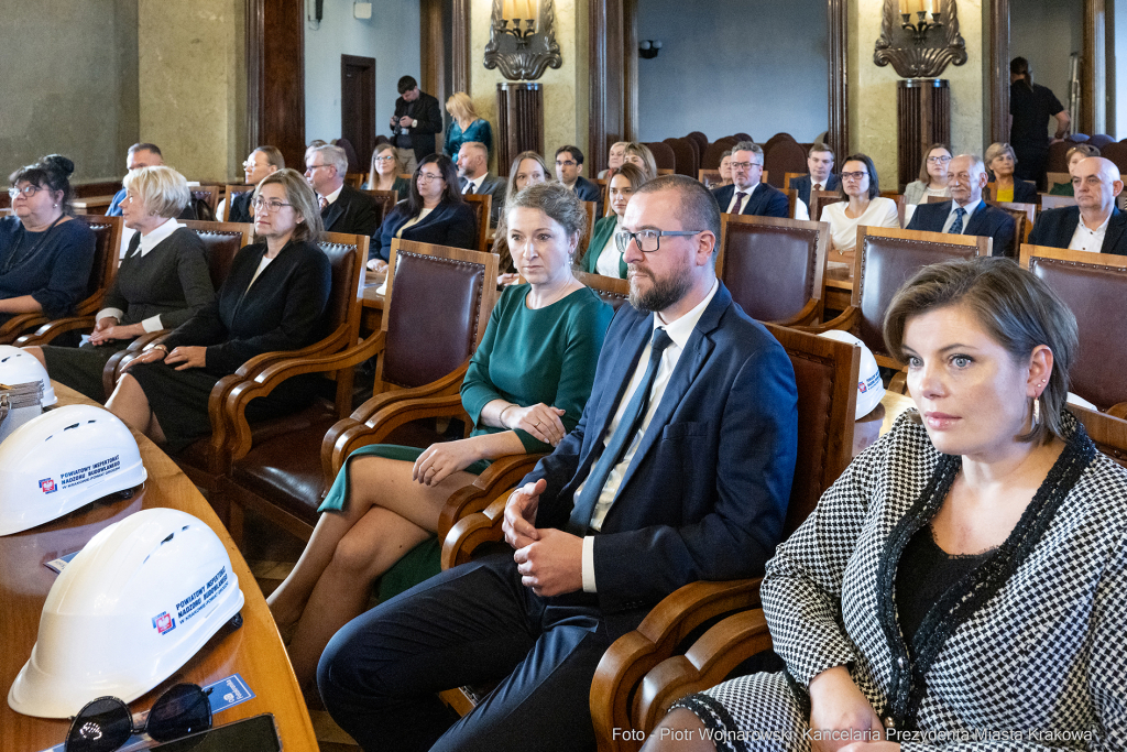 Kraków, Otofotokronika, Urząd Miasta Krakowa, UMK, Inspektorat Nadzoru Budowlanego w Krakowie, św  Autor: P. Wojnarowski