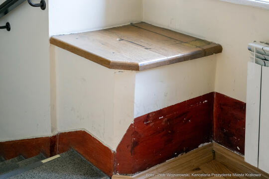 umk_8914.jpg-Pałac Wielopolskich, UMK, artefakty, detale, architektura, wyposażenie