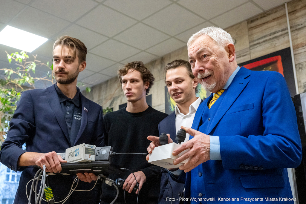 Kraków, Otofotokronika, Urząd Miasta Krakowa, UMK, AGH Space Systems, studenci, łazik marsjański  Autor: P. Wojnarowski