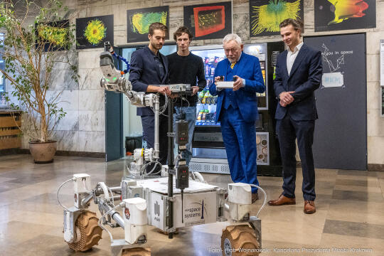 Kraków, Otofotokronika, Urząd Miasta Krakowa, UMK, AGH Space Systems, studenci, łazik marsjański