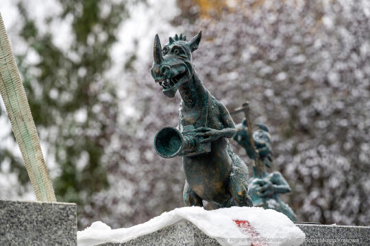 Kraków, Otofotokronika, Urząd Miasta Krakowa, UMK, lokalizacja, smoki, smoczki, figurki, geodeta, 