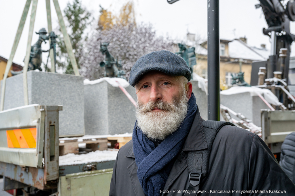 Kraków, Otofotokronika, Urząd Miasta Krakowa, UMK, lokalizacja, smoki, smoczki, figurki, geodeta,   Autor: P. Wojnarowski