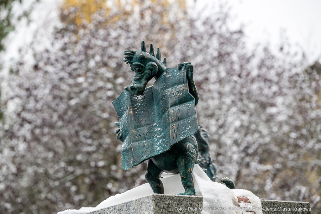 Kraków, Otofotokronika, Urząd Miasta Krakowa, UMK, lokalizacja, smoki, smoczki, figurki, geodeta,   Autor: P. Wojnarowski