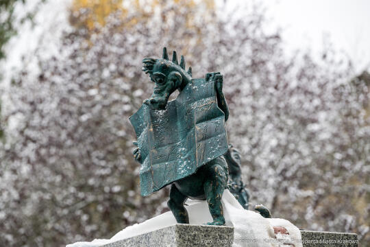 Kraków, Otofotokronika, Urząd Miasta Krakowa, UMK, lokalizacja, smoki, smoczki, figurki, geodeta, 