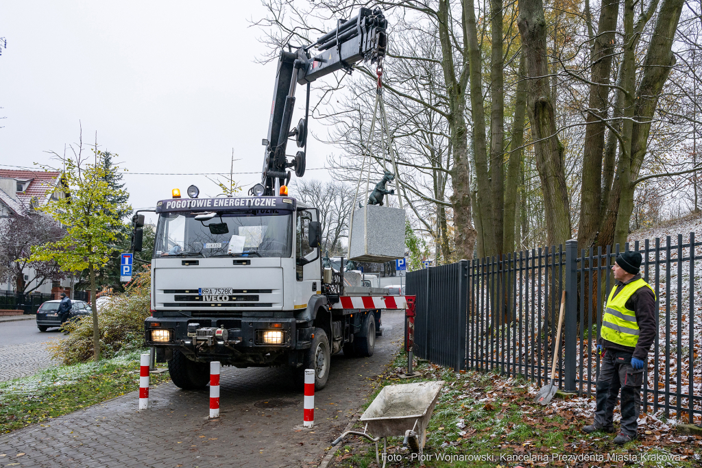 Kraków, Otofotokronika, Urząd Miasta Krakowa, UMK, lokalizacja, smoki, smoczki, figurki, geodeta,   Autor: P. Wojnarowski