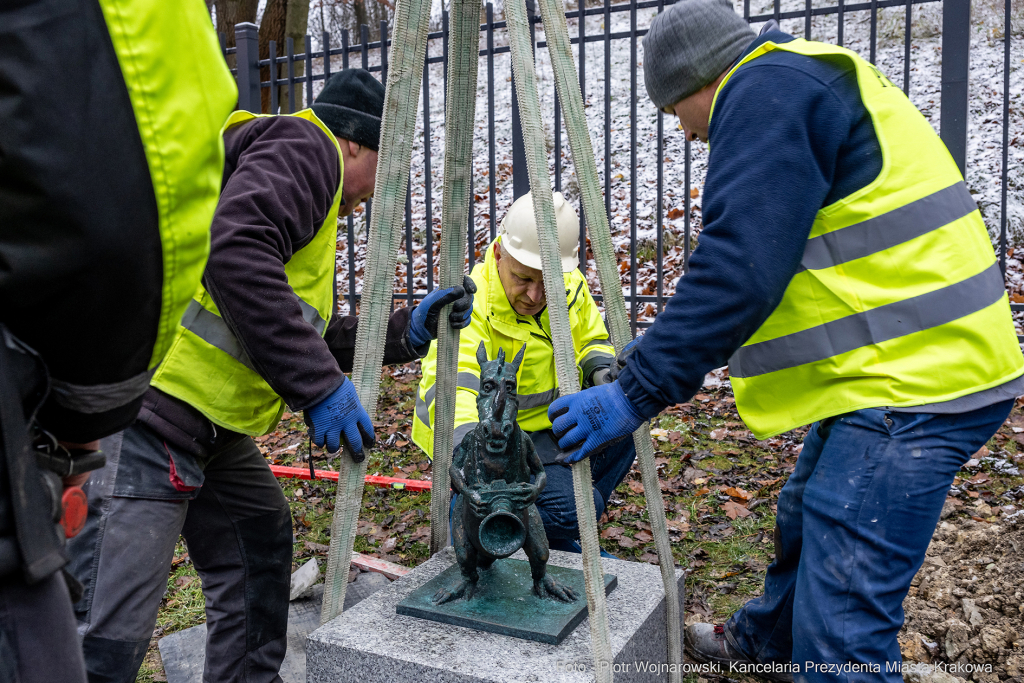 Kraków, Otofotokronika, Urząd Miasta Krakowa, UMK, lokalizacja, smoki, smoczki, figurki, geodeta,   Autor: P. Wojnarowski