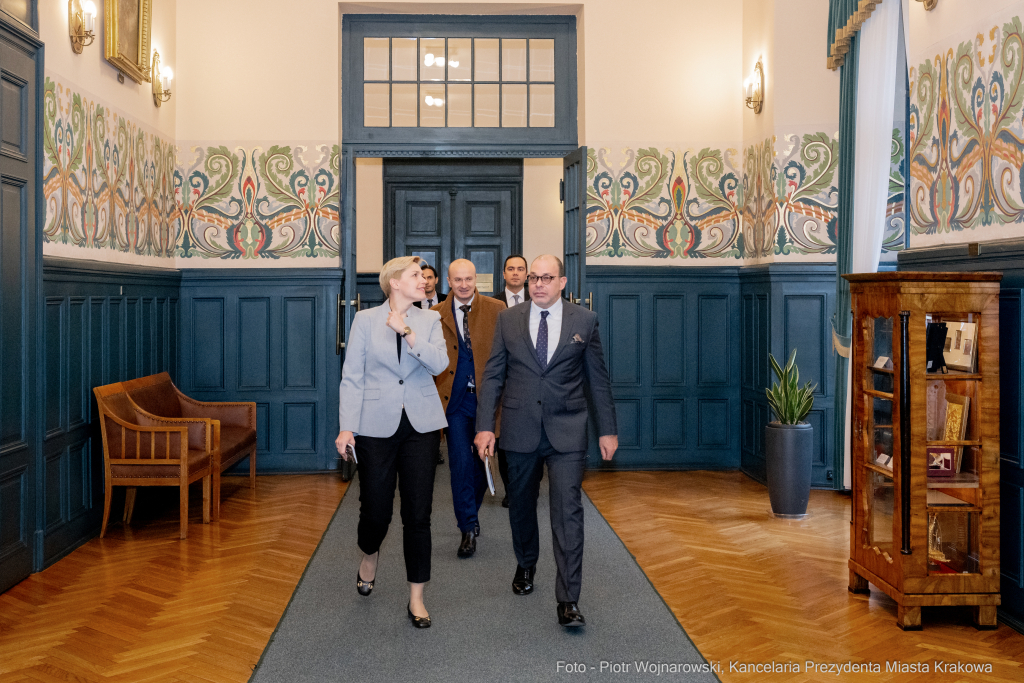 Kraków, Otofotokronika, Urząd Miasta Krakowa, UMK, Rauf Alp Denktaş, ambasador, Turcja, spotkanie  Autor: P. Wojnarowski