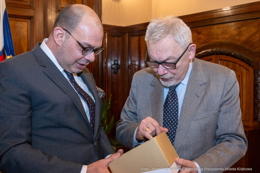 Kraków, Otofotokronika, Urząd Miasta Krakowa, UMK, Rauf Alp Denktaş, ambasador, Turcja, spotkanie  Autor: P. Wojnarowski
