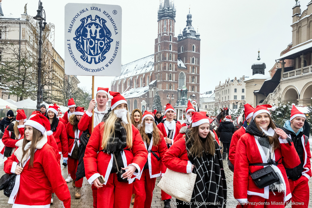 Kraków, Otofotokronika, Urząd Miasta Krakowa, UMK, Mikołaje, Kulig, paczki, tramwaj  Autor: P. Wojnarowski