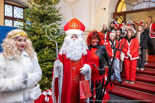 Kraków, Otofotokronika, Urząd Miasta Krakowa, UMK, Mikołaje, Kulig, paczki, tramwaj
