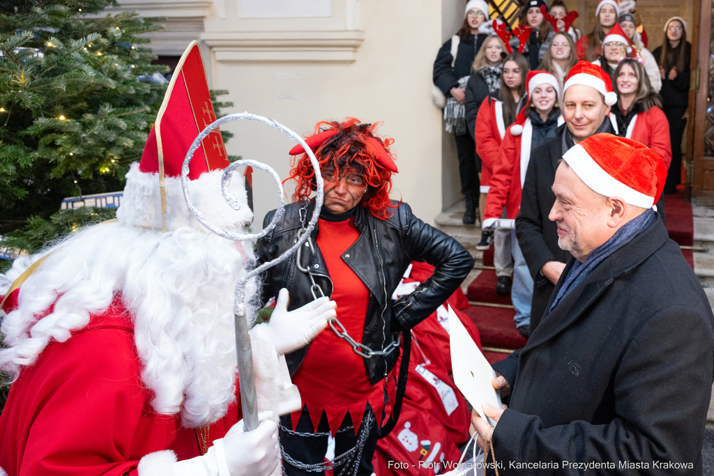 Kraków, Otofotokronika, Urząd Miasta Krakowa, UMK, Mikołaje, Kulig, paczki, tramwaj  Autor: P. Wojnarowski