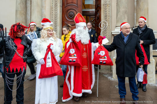 Kraków, Otofotokronika, Urząd Miasta Krakowa, UMK, Mikołaje, Kulig, paczki, tramwaj