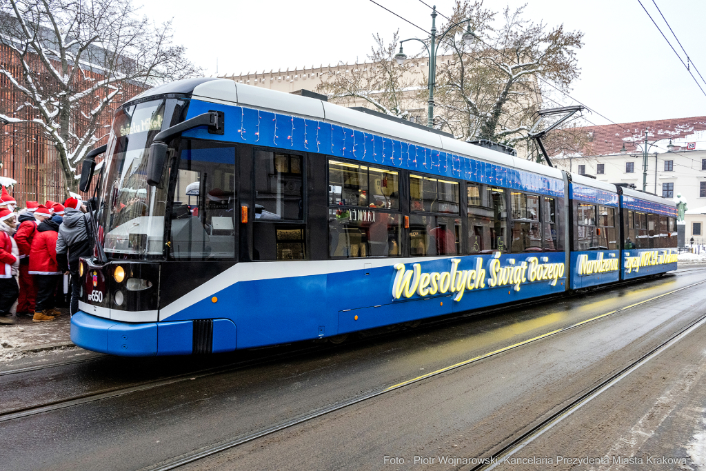 Kraków, Otofotokronika, Urząd Miasta Krakowa, UMK, Mikołaje, Kulig, paczki, tramwaj  Autor: P. Wojnarowski