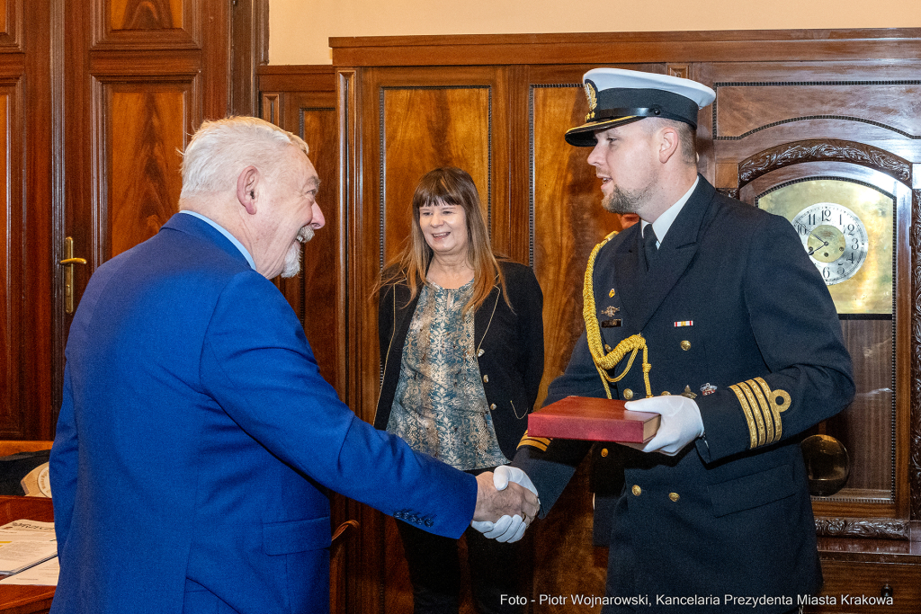 Kraków, Otofotokronika, Urząd Miasta Krakowa, UMK, marynarze, ORP Kraków, spotkanie, Majchrowski  Autor: P. Wojnarowski