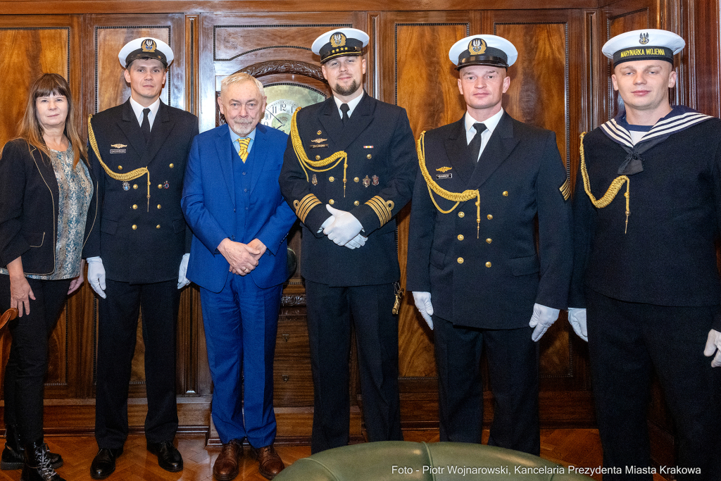 Kraków, Otofotokronika, Urząd Miasta Krakowa, UMK, marynarze, ORP Kraków, spotkanie, Majchrowski  Autor: P. Wojnarowski