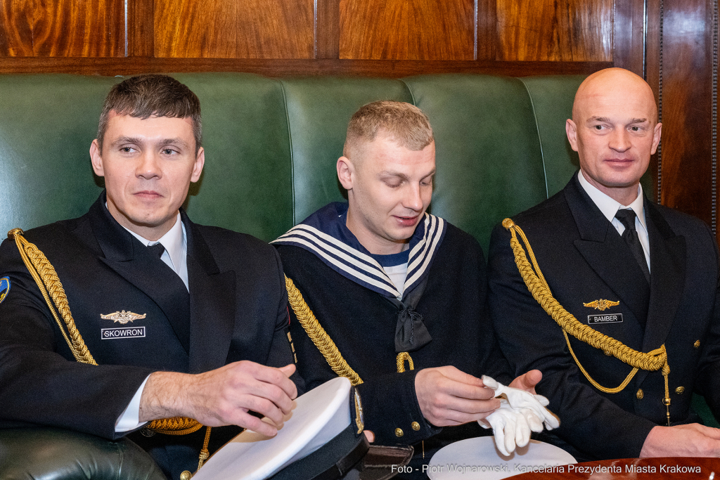 Kraków, Otofotokronika, Urząd Miasta Krakowa, UMK, marynarze, ORP Kraków, spotkanie, Majchrowski  Autor: P. Wojnarowski