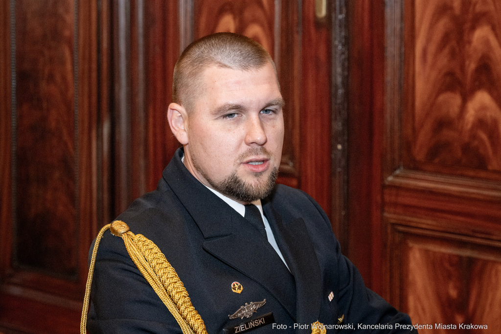 Kraków, Otofotokronika, Urząd Miasta Krakowa, UMK, marynarze, ORP Kraków, spotkanie, Majchrowski  Autor: P. Wojnarowski