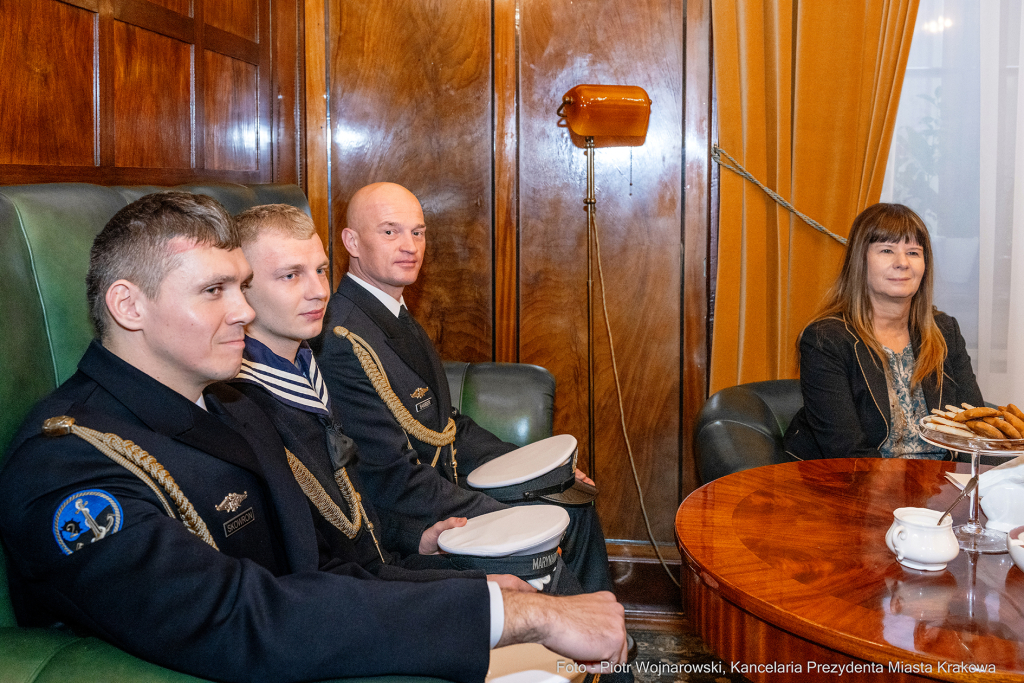 Kraków, Otofotokronika, Urząd Miasta Krakowa, UMK, marynarze, ORP Kraków, spotkanie, Majchrowski  Autor: P. Wojnarowski