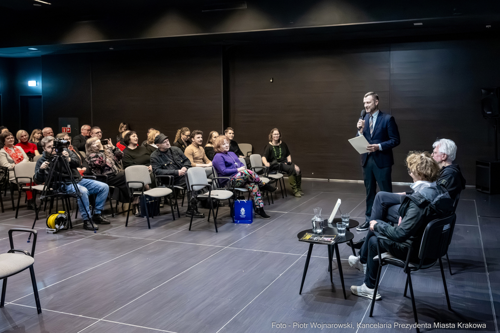 pw_147_006_piotr wojnarowski.jpg-Krystian Lupa odznaczony odznaką Honoris Gratia  Autor: P. Wojnarowski