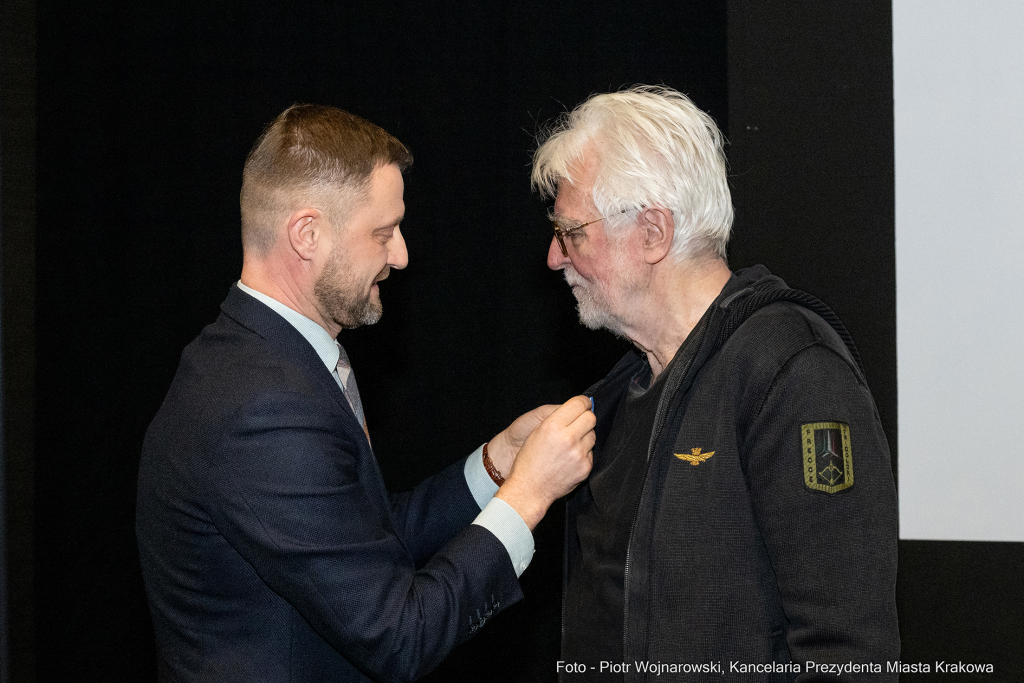 pw_147_008_piotr wojnarowski.jpg-Krystian Lupa odznaczony odznaką Honoris Gratia  Autor: P. Wojnarowski