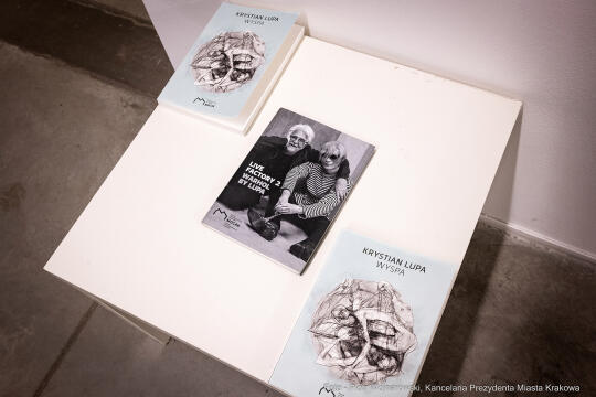 pw_147_018_piotr wojnarowski.jpg-Krystian Lupa odznaczony odznaką Honoris Gratia