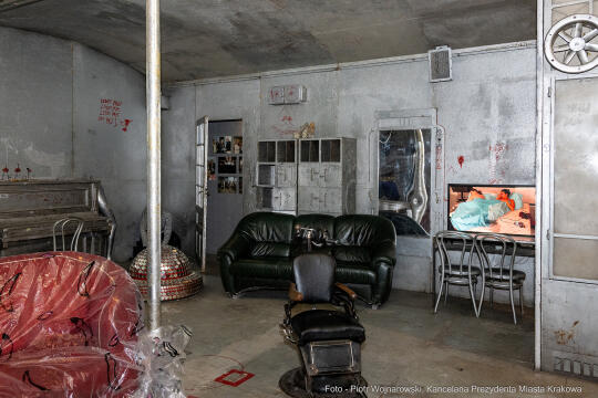 pw_147_028_piotr wojnarowski.jpg-Krystian Lupa odznaczony odznaką Honoris Gratia