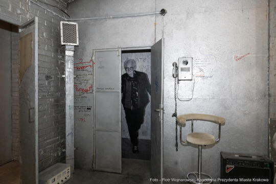 pw_147_029_piotr wojnarowski.jpg-Krystian Lupa odznaczony odznaką Honoris Gratia