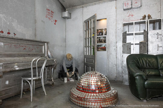 pw_147_032_piotr wojnarowski.jpg-Krystian Lupa odznaczony odznaką Honoris Gratia