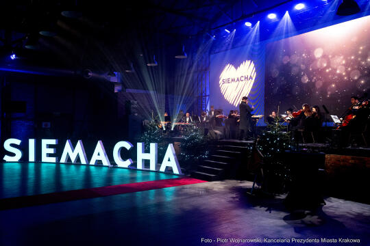 Hryniewiecka-Firlej, Majchrowski, Stara Zajezdnia, Honoris Gratia, Siemacha, kolędy