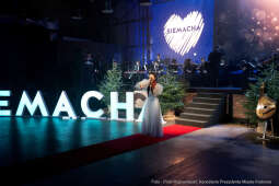 Hryniewiecka-Firlej, Majchrowski, Stara Zajezdnia, Honoris Gratia, Siemacha, kolędy