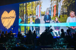 Hryniewiecka-Firlej, Majchrowski, Stara Zajezdnia, Honoris Gratia, Siemacha, kolędy