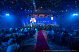 Hryniewiecka-Firlej, Majchrowski, Stara Zajezdnia, Honoris Gratia, Siemacha, kolędy